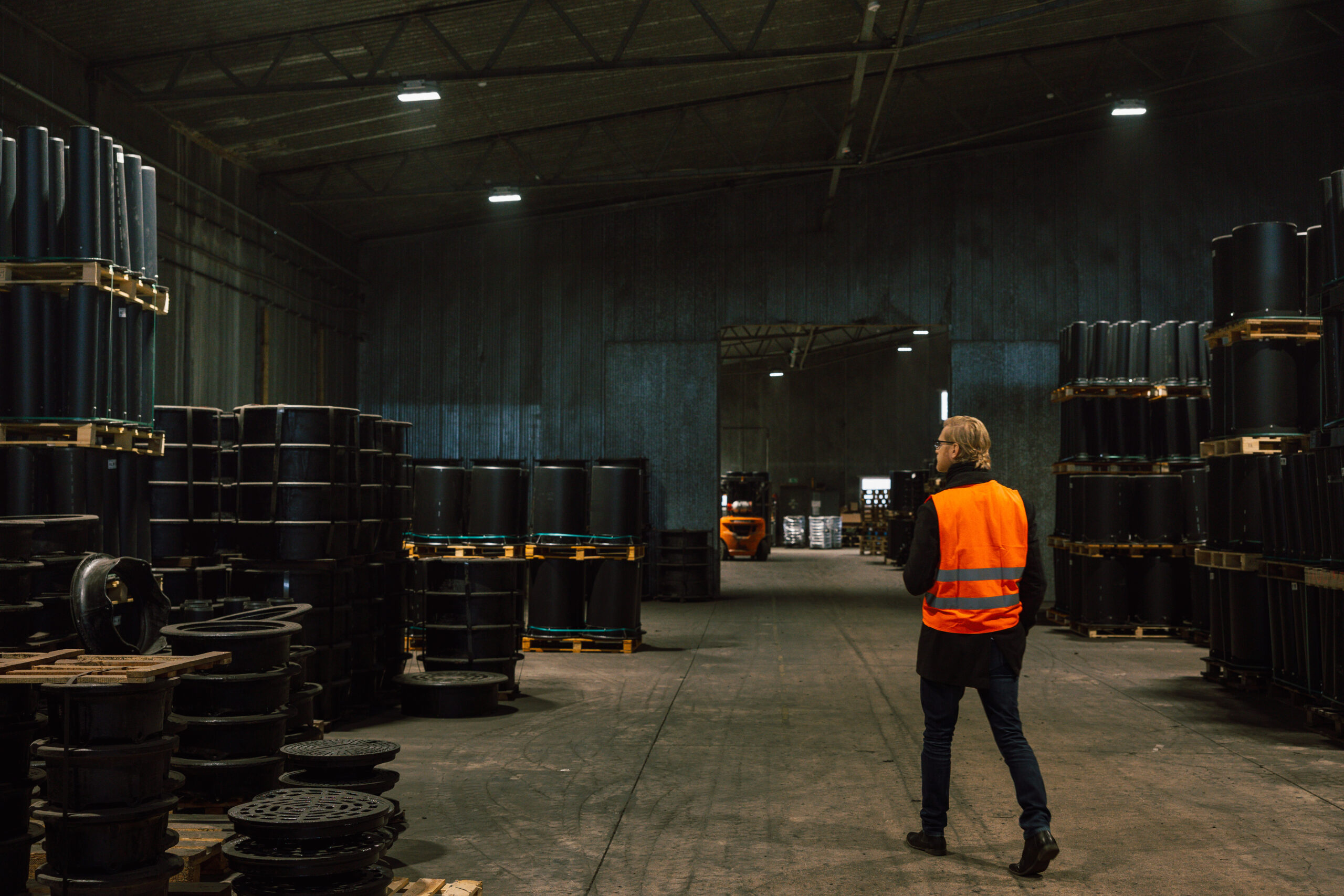 Edward Blomstedt in factory